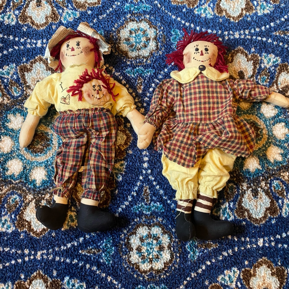 Raggedy Ann and Andy dolls